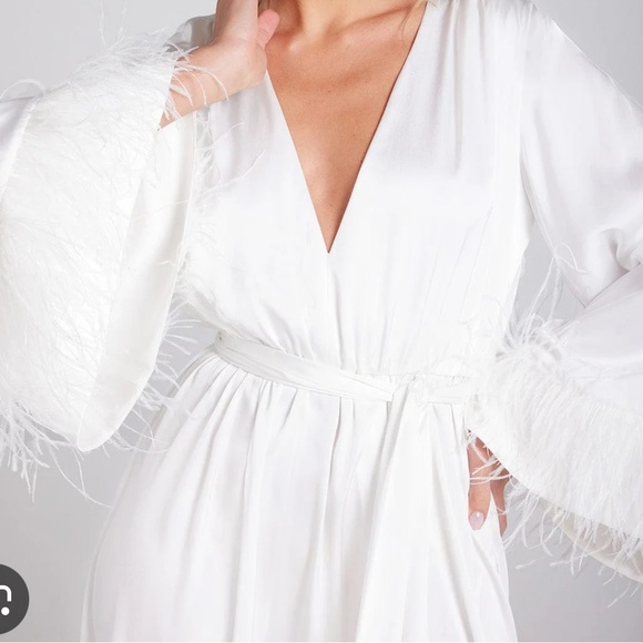 NADINE MERABI LILAH WHITE DRESS MAXI FUR SLEEVE CUFFS - Picture 2 of 2